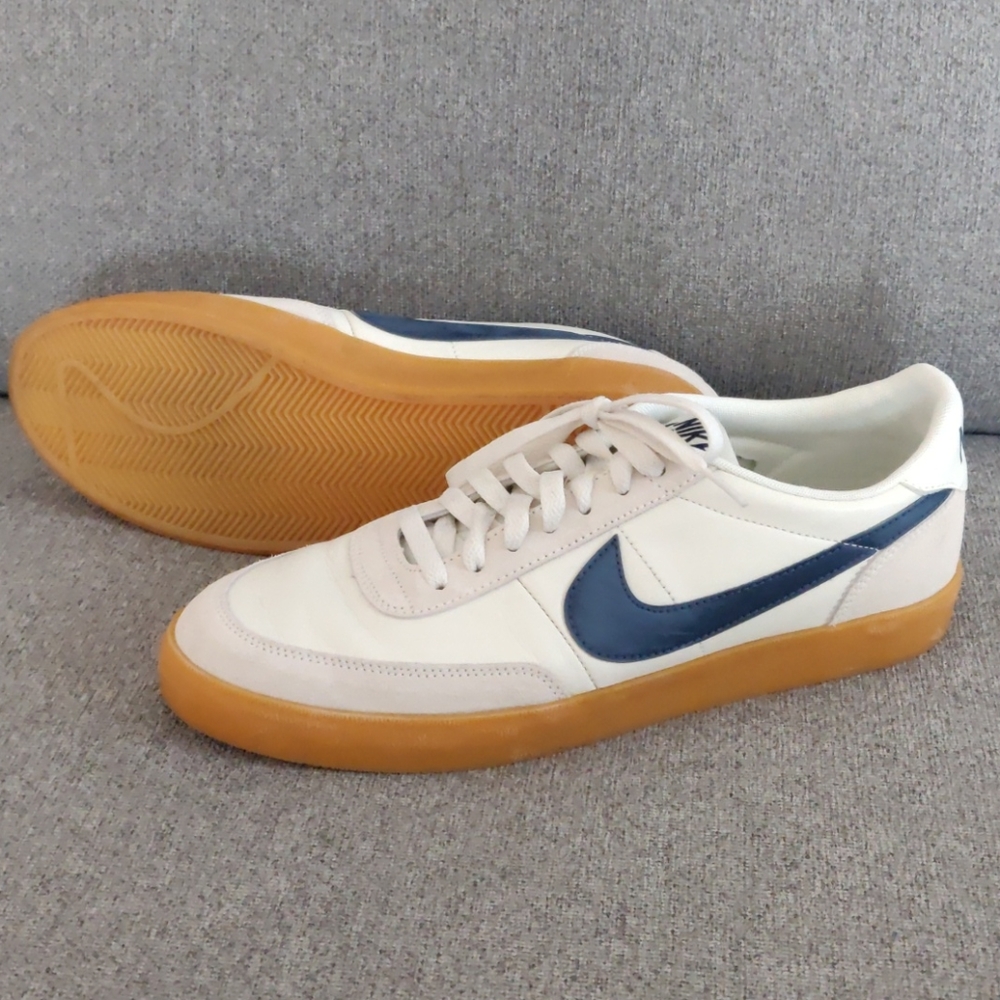 Nike classic tennis shoes